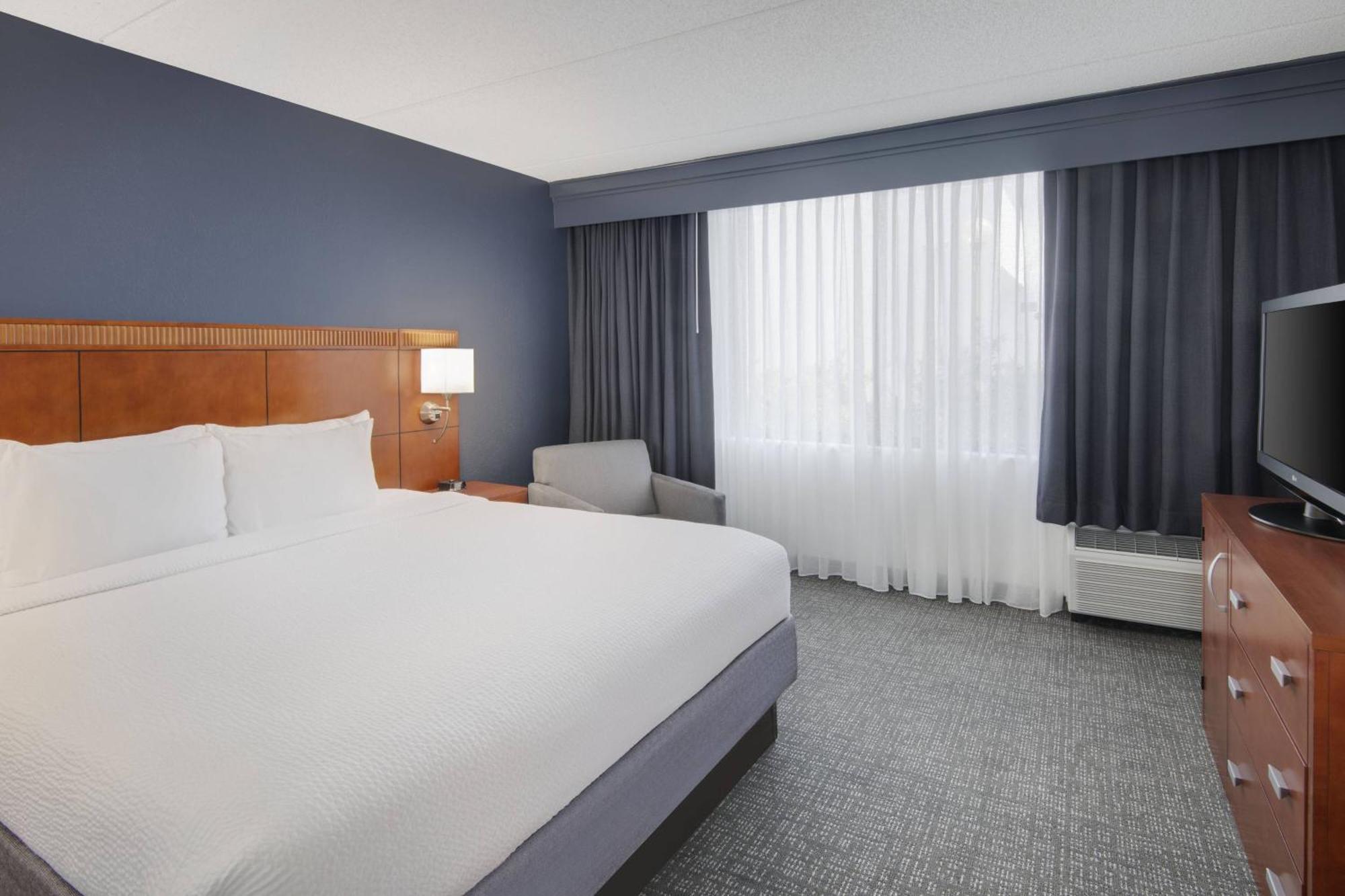 Courtyard By Marriott Hotel